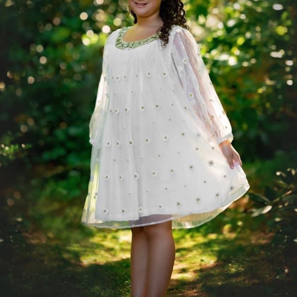 Beautiful holiday or photo shoot dress. Worn once for photos